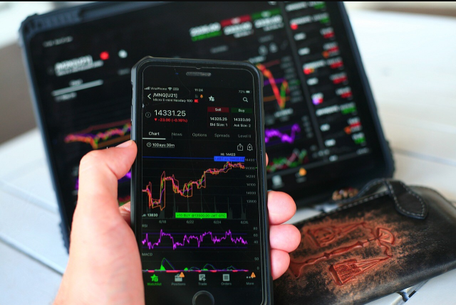 Stocks to Buy Today: Top Picks and Market Factors to Watch